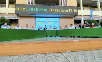 Đại sứ sinh viên UIT đến thăm trường THPT Nguyễn Thái Bình 