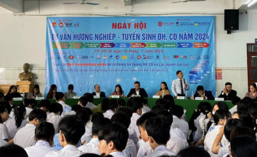   Sự háo hức lan tỏa khi Đại sứ sinh viên UIT và BCU hiện diện tại Ngày hội Tư vấn tuyển sinh vừa qua tại Trường THPT Trần Cao Vân 