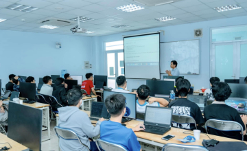  Ngày học thứ 2 tại “UIT ALGO BOOTCAMP 2024”- “AI - Trí Tuệ Nhân Tạo” đổ bộ! 