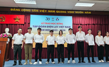 Sinh viên UIT nhận “mưa” học bổng từ EVN