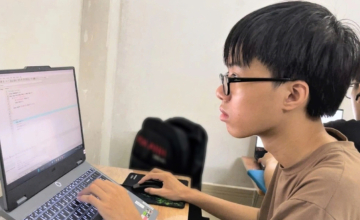 Trường Đại học Công nghệ Thông tin và báo Tuổi Trẻ trao học bổng "Tiếp sức đến trường" cho nam sinh viên Quảng Ngãi