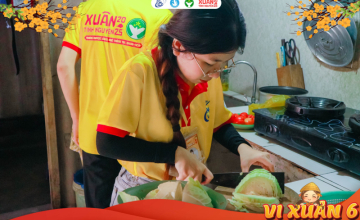 Vị Xuân 6 nấu cơm cho các cụ ông cụ bà neo đơn