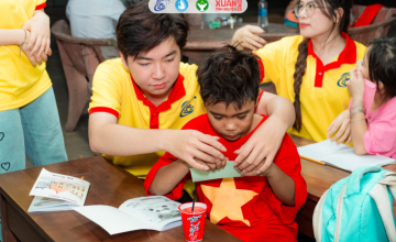 Đội hình Xuân Công nghệ và Vì đàn em lan tỏa tri thức đến lớp học tình thương Bình Thung 1