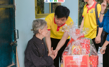 Chiến sĩ Xuân Tình Nguyện UIT thăm Mẹ Việt Nam Anh Hùng
