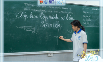 Chiến sĩ Ngọn Đuốc Xanh hỗ trợ giảng dạy lập trình Scratch tại trường THCS Xuân Trường 