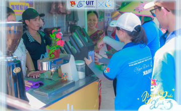 Ngọn Đuốc Xanh 2025: Từ chợ truyền thống đến chợ không tiền mặt