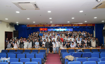 UIT đồng hành cùng sinh viên khóa 2025 qua buổi gặp gỡ và đối thoại đầu năm học