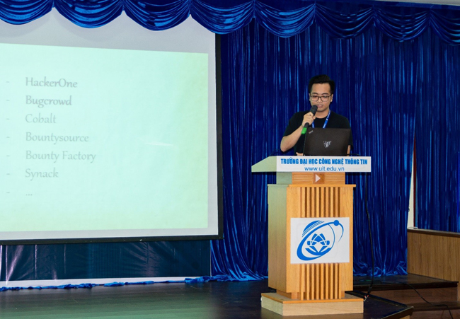 Diễn giả Nguyễn Thành Nguyên trình bày bài thuyết trình