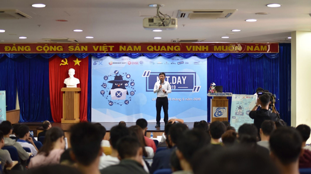 TS. Nguyễn Anh Tuấn – Phó hiệu trưởng phát biểu chào mừng NET Day 2019