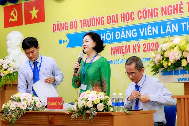 Đoàn Chủ tịch điều hành Đại hội Đảng bộ Trường Đại học CNTT nhiệm kỳ 2020-2025