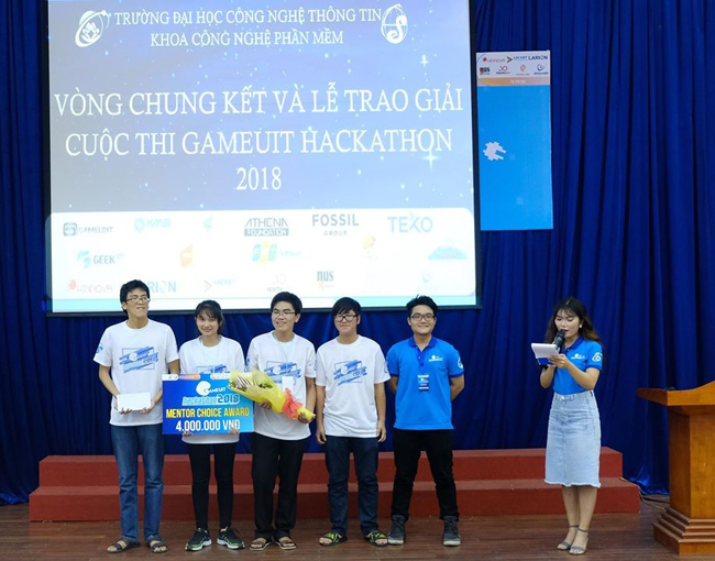 Đội FIREWORKS đạt giải Mentor Choice Award