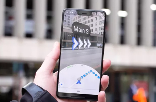 Giao diện dẫn đường bằng AR trên Google Maps. Ảnh: WSJ