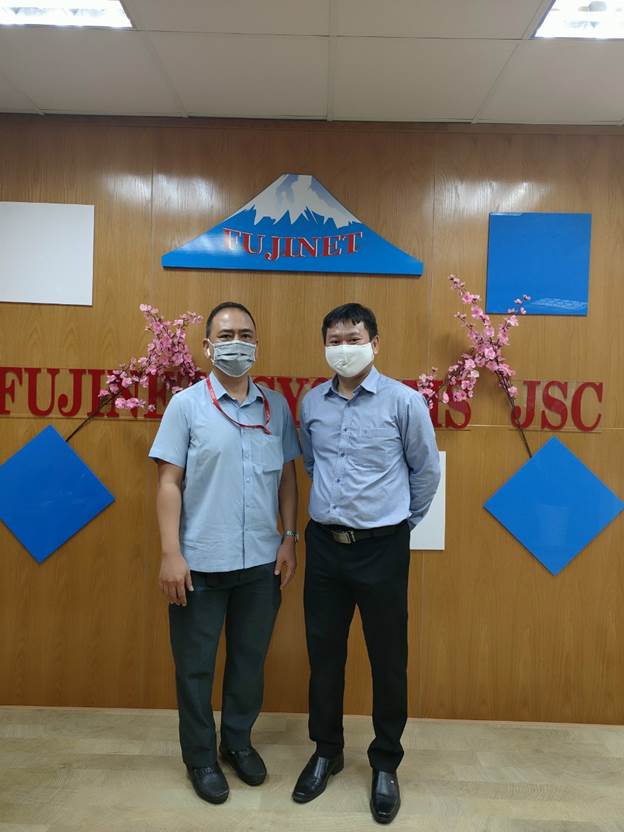 Đại diện trường Đại học Công nghệ Thông tin đến thăm và chúc tết doanh nghiệp